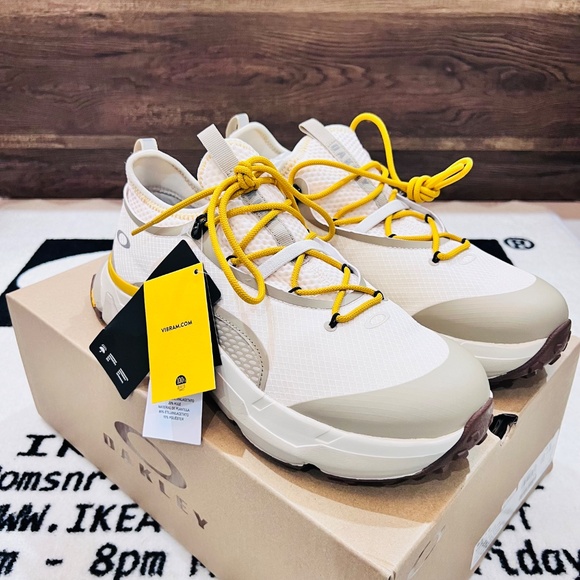Oakley Light Shield Mens White Grey Yellow Trail Shoes FOF100349 Size 9.5 NEW Amazon.com | Oakley Light Shield Sneaker | Trail Running main image 3